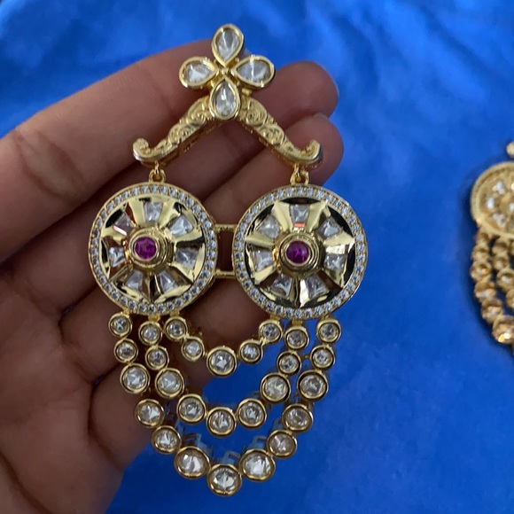 Long statement earrings. - Picture 4 of 4